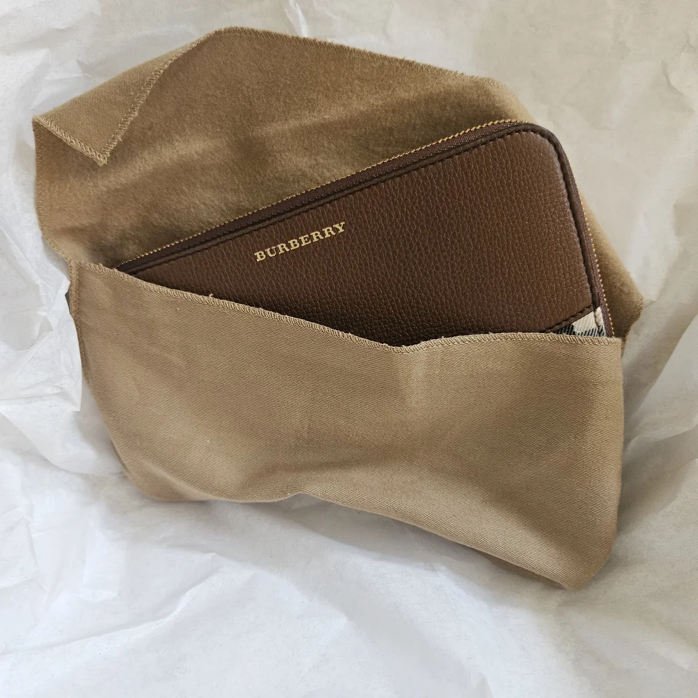 Burberry Brown Leather Zip Wallet with Iconic Check - Picture 2 of 8